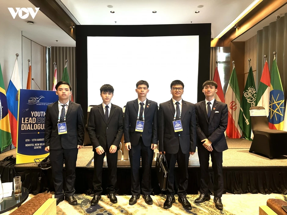 Sinh viên Việt Nam tại Ấn Độ tham gia Đối thoại Lãnh đạo trẻ BRICS 3.0 Sinh viên Việt Nam tại Ấn Độ tham gia Đối thoại Lãnh đạo trẻ BRICS 3.0
