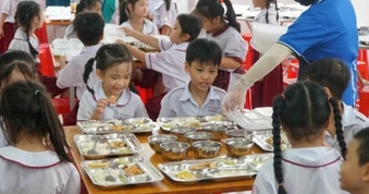 Sở GD&ĐT Hà Nội có chỉ đạo "nóng" về bữa ăn bán trú ở các trường học