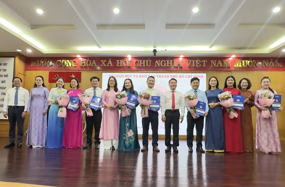 Sở GD&ĐT TPHCM bổ nhiệm loạt cán bộ, có Chánh Văn phòng mới Sở GD&ĐT TPHCM bổ nhiệm loạt cán bộ, có Chánh Văn phòng mới