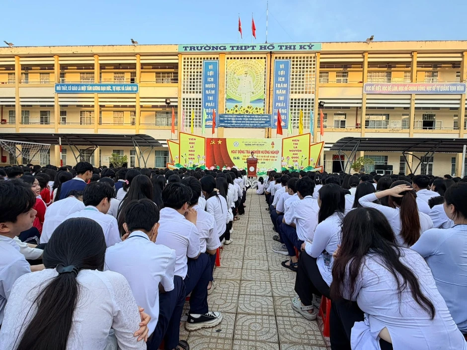 Sở GD-ĐT Cà Mau bác thông tin thí sinh dùng điện thoại khi thi tốt nghiệp THPT