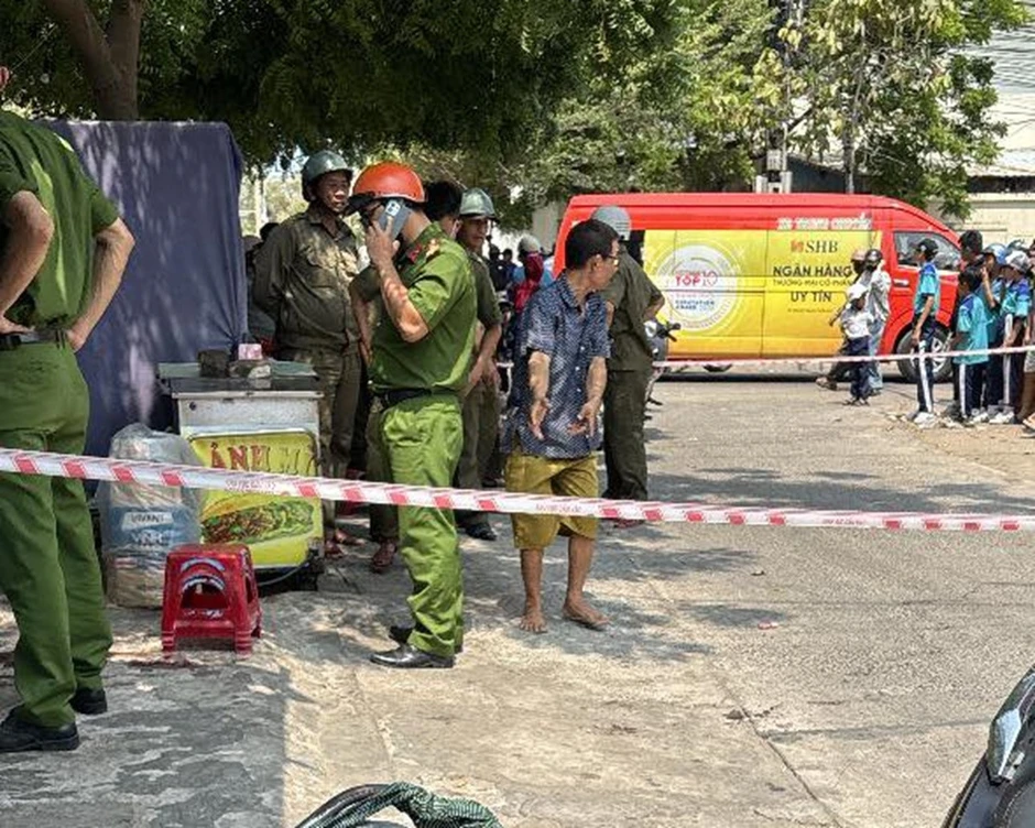 Sở GD-ĐT đề nghị khẩn sau vụ nam sinh lớp 9 đâm bạn tử vong trước cổng trường Sở GD-ĐT đề nghị khẩn sau vụ nam sinh lớp 9 đâm bạn tử vong trước cổng trường