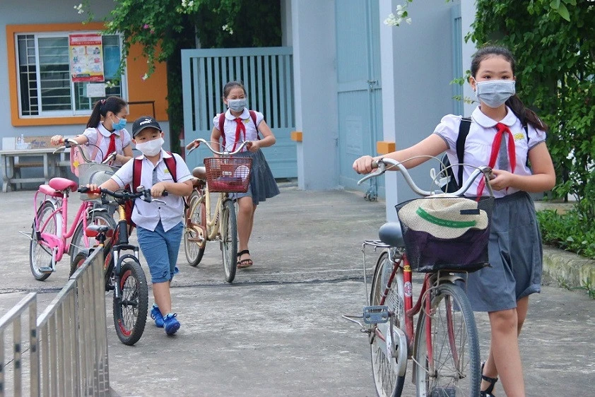 Sở GD-ĐT Hà Nội lên tiếng vụ trường ngay đầu ngõ, phường phân tuyến học xa vài km Sở GD-ĐT Hà Nội lên tiếng vụ trường ngay đầu ngõ, phường phân tuyến học xa vài km