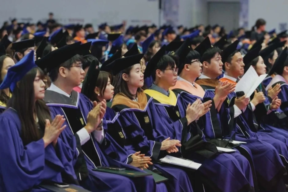 Số tiến sĩ tăng kỷ lục ở Hàn Quốc, nhiều người nhận lương thấp Số tiến sĩ tăng kỷ lục ở Hàn Quốc, nhiều người nhận lương thấp