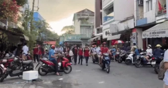 Sở Xây dựng TP.HCM nói gì về việc học sinh không có vỉa hè đi bộ?