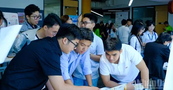 Sôi nổi Ngày hội kết nối doanh nghiệp-sinh viên trường Fulbright
