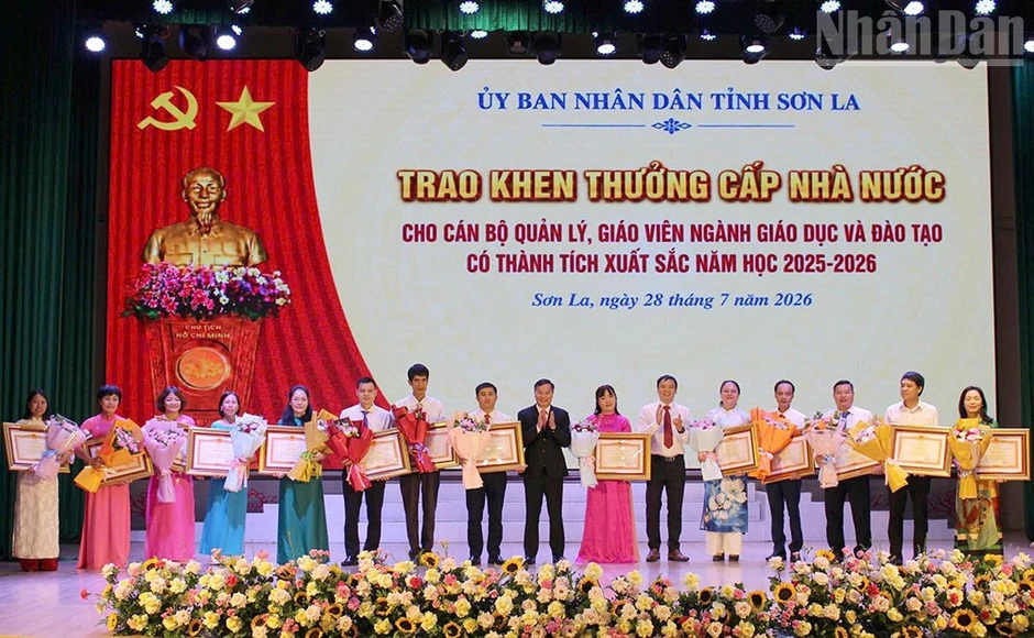 Sơn La tuyên dương hơn 300 giáo viên, học sinh đạt thành tích cao trong năm học 2025-2026 Sơn La tuyên dương hơn 300 giáo viên, học sinh đạt thành tích cao trong năm học 2025-2026
