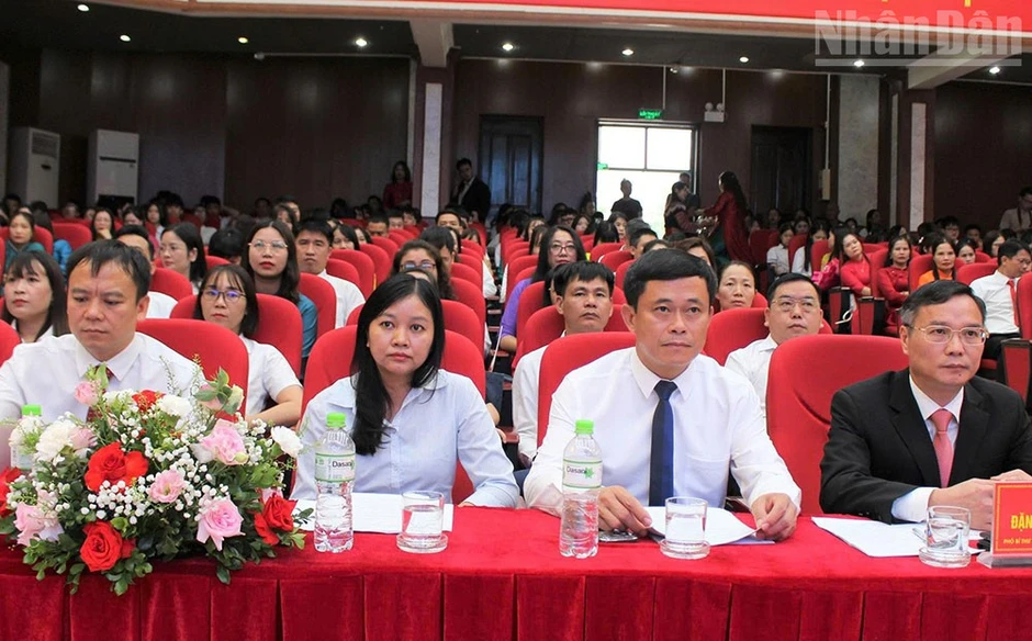 Sơn La tuyên dương hơn 300 giáo viên, học sinh đạt thành tích cao trong năm học 2025-2026 Sơn La tuyên dương hơn 300 giáo viên, học sinh đạt thành tích cao trong năm học 2025-2026