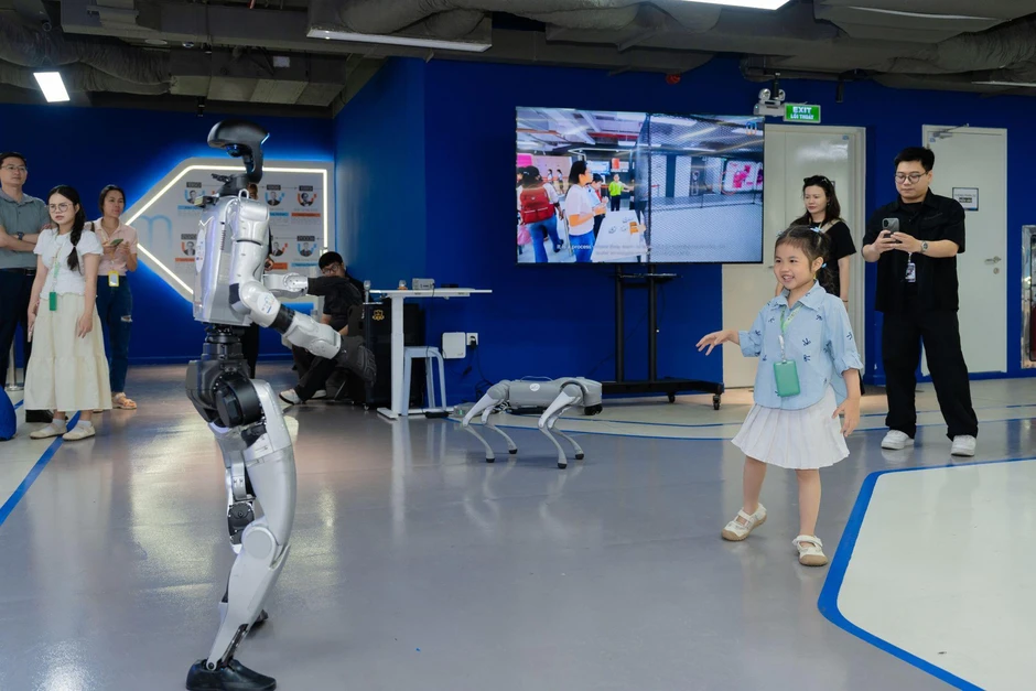 STEM TOWN - Kết nối khoa học công nghệ với giáo dục trải nghiệm cho học sinh STEM TOWN - Kết nối khoa học công nghệ với giáo dục trải nghiệm cho học sinh