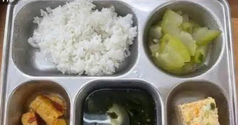 Suất ăn bán trú 30.000 đồng gây xôn xao, hiệu trưởng thừa nhận thức ăn 'hơi ít'