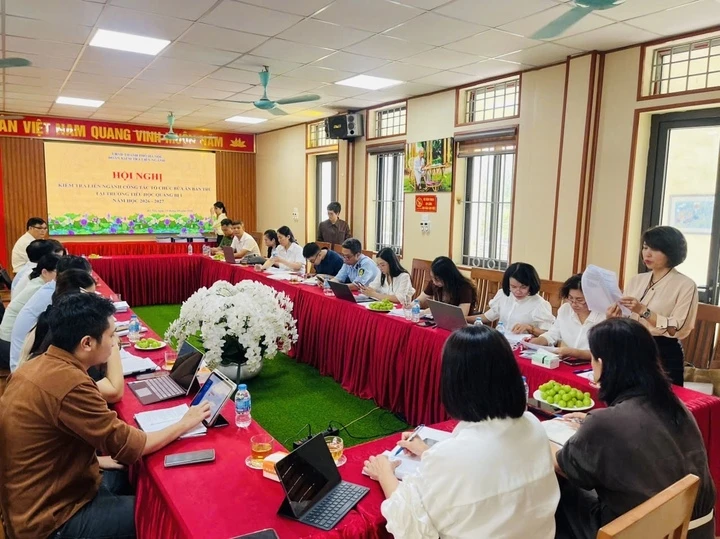 Suất ăn bán trú 'giống tóp mỡ' ở Hà Nội: Phát hiện hàng loạt bất cập Suất ăn bán trú 'giống tóp mỡ' ở Hà Nội: Phát hiện hàng loạt bất cập