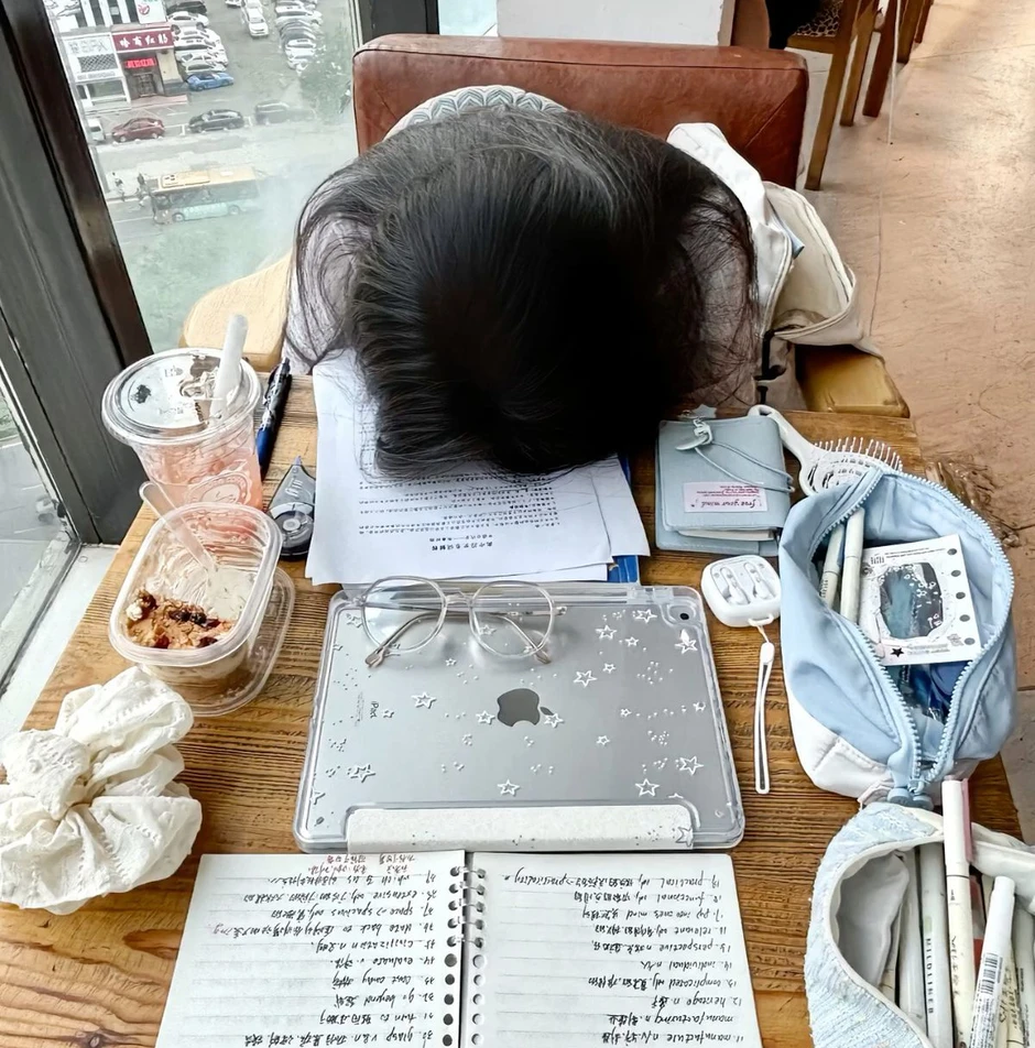 Tại sao nên dọn sạch đề thi cũ khỏi bàn học? Tại sao nên dọn sạch đề thi cũ khỏi bàn học?