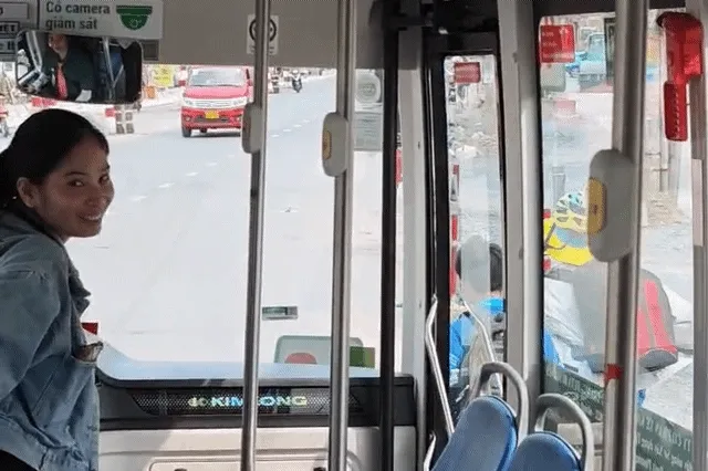 Tài xế xe buýt chạy chậm, chờ nhóm học sinh đi muộn hút 1,5 triệu lượt xem Tài xế xe buýt chạy chậm, chờ nhóm học sinh đi muộn hút 1,5 triệu lượt xem