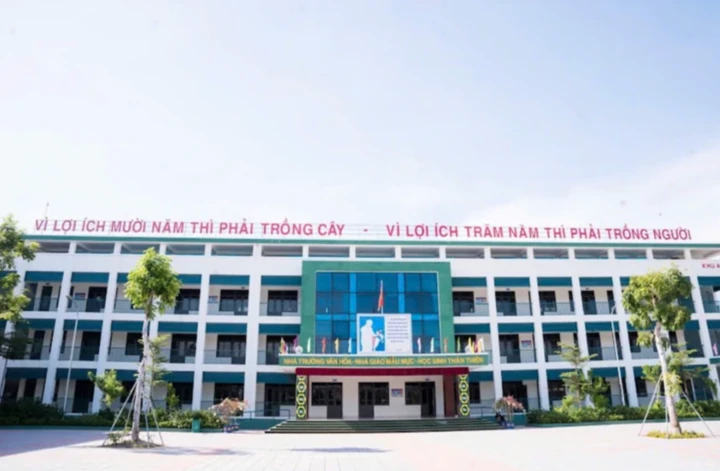 Tạm đình chỉ giáo viên bị phản ánh đánh học sinh Tạm đình chỉ giáo viên bị phản ánh đánh học sinh