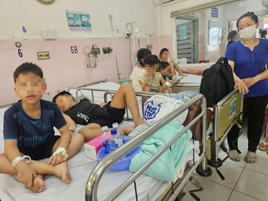 Tạm dừng ăn bán trú tại trường học ở TP.HCM nghi do ngộ độc Tạm dừng ăn bán trú tại trường học ở TP.HCM nghi do ngộ độc