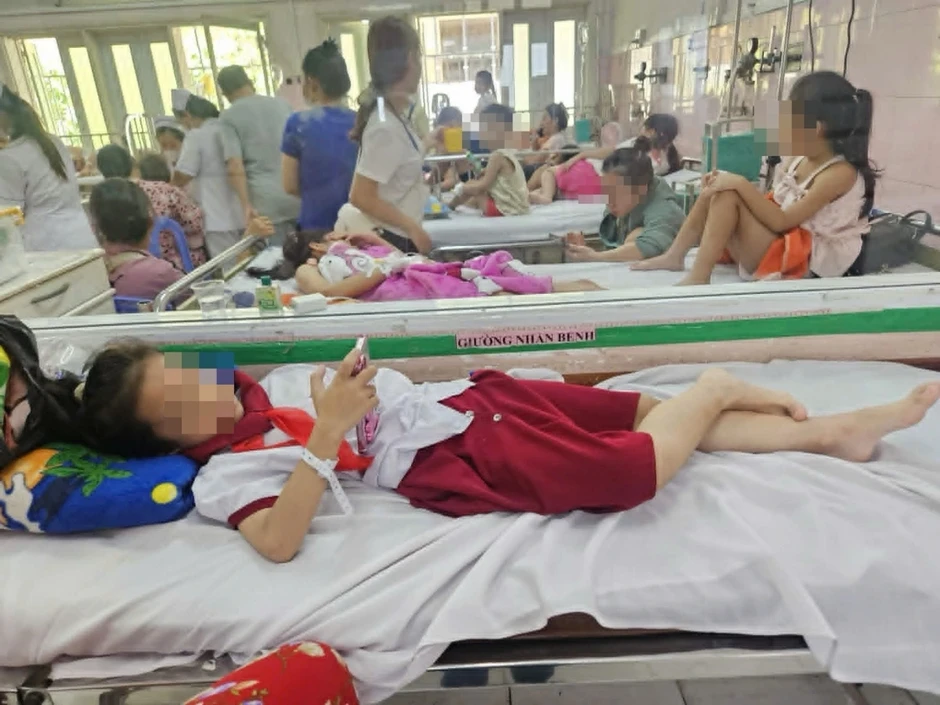 Tạm dừng ăn bán trú tại trường học ở TP.HCM nghi do ngộ độc Tạm dừng ăn bán trú tại trường học ở TP.HCM nghi do ngộ độc
