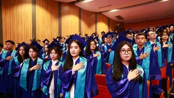 Tân khoa Luật TP HCM lần đầu 'tuyên thức' như ngành Y