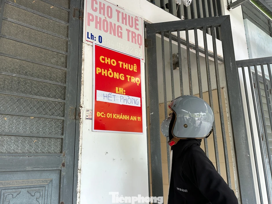 Tân sinh viên chật vật tìm nhà trọ trước thềm năm học mới Tân sinh viên chật vật tìm nhà trọ trước thềm năm học mới