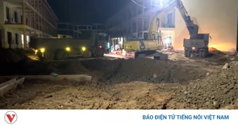 Tăng ca đêm, vượt mưa lũ thi công trường học biên giới ở Sơn La