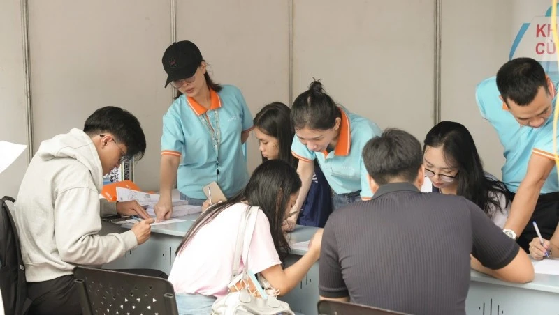 Tăng cường kết nối giữa nhà trường-doanh nghiệp và sinh viên Tăng cường kết nối giữa nhà trường-doanh nghiệp và sinh viên