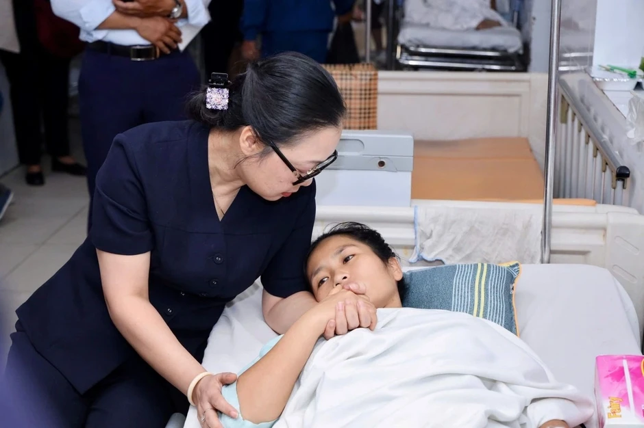 Tặng Huân chương Dũng cảm cho cô giáo xả thân cứu học sinh bị xe tải cán Tặng Huân chương Dũng cảm cho cô giáo xả thân cứu học sinh bị xe tải cán