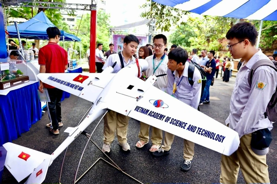 Tạo không gian kết nối học sinh với các cơ sở đào tạo khoa học và công nghệ Tạo không gian kết nối học sinh với các cơ sở đào tạo khoa học và công nghệ