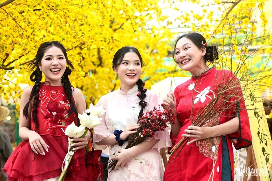 Tết nhắc nhở người trẻ 'trước khi bước ra thế giới rộng lớn, hãy học cách quay về' Tết nhắc nhở người trẻ 'trước khi bước ra thế giới rộng lớn, hãy học cách quay về'