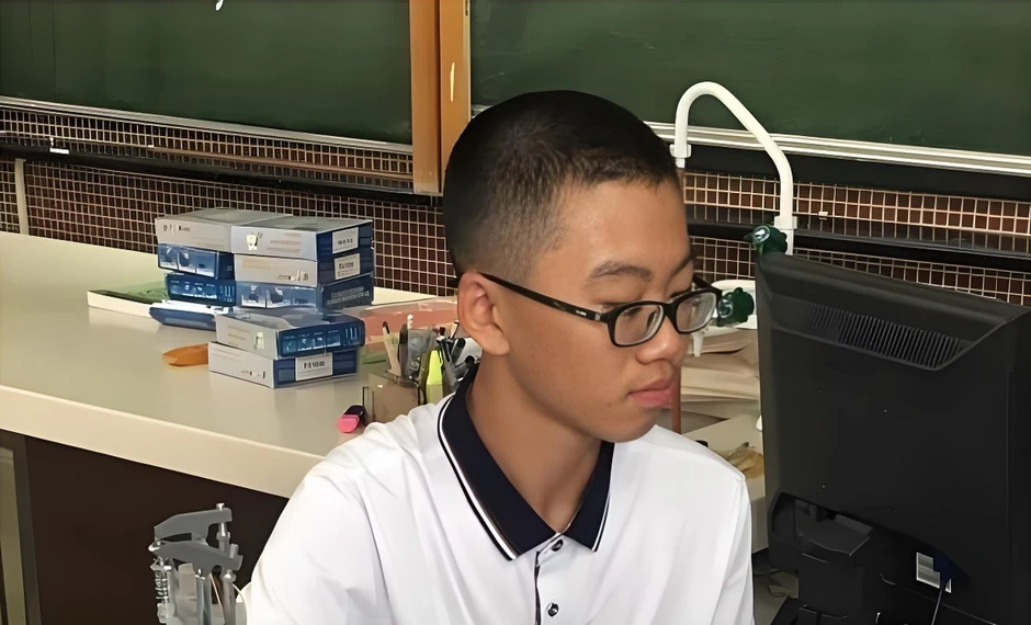 Thần đồng 14 tuổi đỗ đại học, 4 năm sau bị trường "trả về địa phương" vì nợ môn: Bi kịch của một thiên tài bị "chín ép" Thần đồng 14 tuổi đỗ đại học, 4 năm sau bị trường "trả về địa phương" vì nợ môn: Bi kịch của một thiên tài bị "chín ép"
