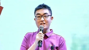 'Thần đồng toán học' bật khóc vì thua bạn ở lớp