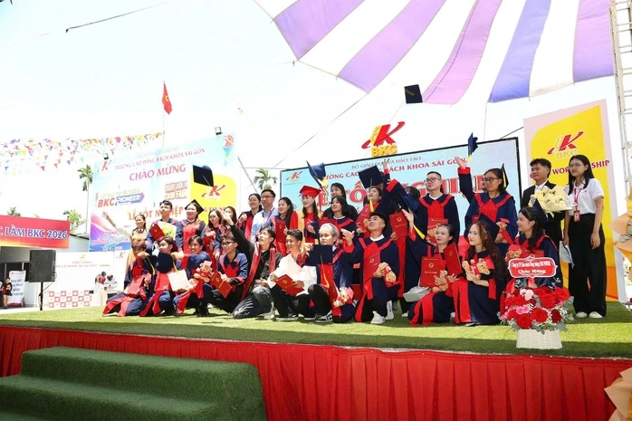 Thành công lớn nhất là trở thành niềm tự hào của cha mẹ Thành công lớn nhất là trở thành niềm tự hào của cha mẹ