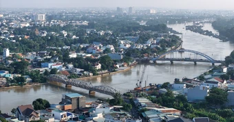 Thành phố trực thuộc Trung ương nào có cảng biển dù không giáp biển?