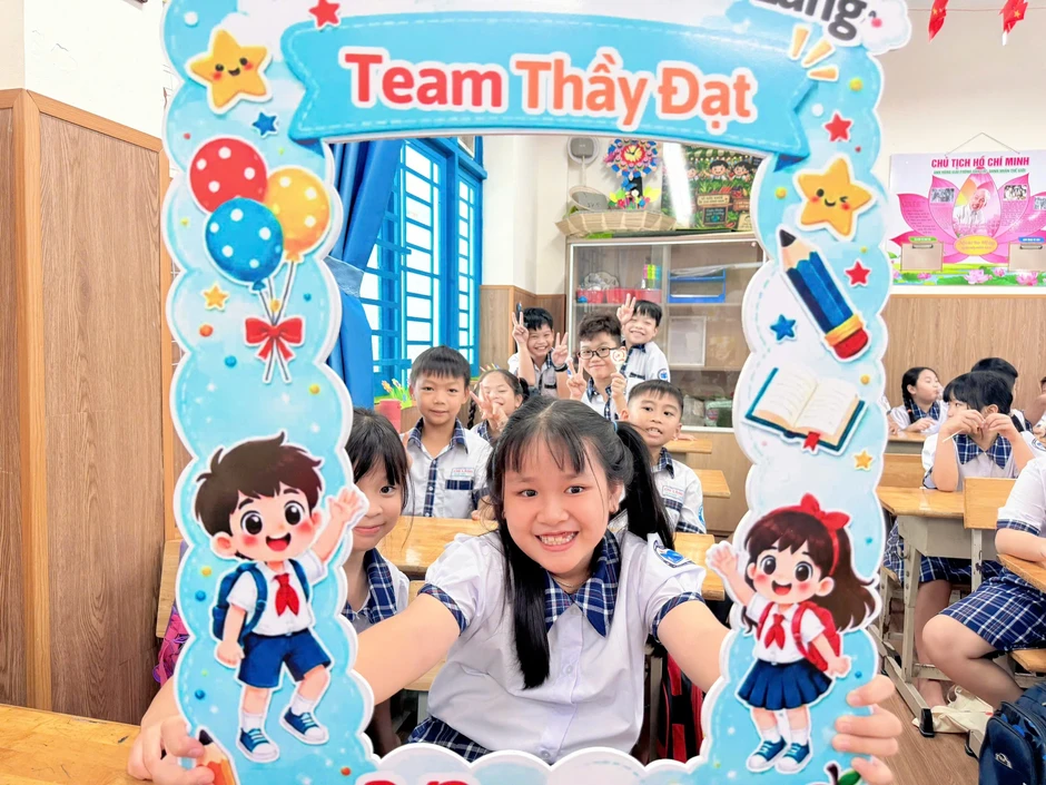 Thầy giáo dành 2 tuần trang trí lớp học tạo bất ngờ cho học sinh Thầy giáo dành 2 tuần trang trí lớp học tạo bất ngờ cho học sinh