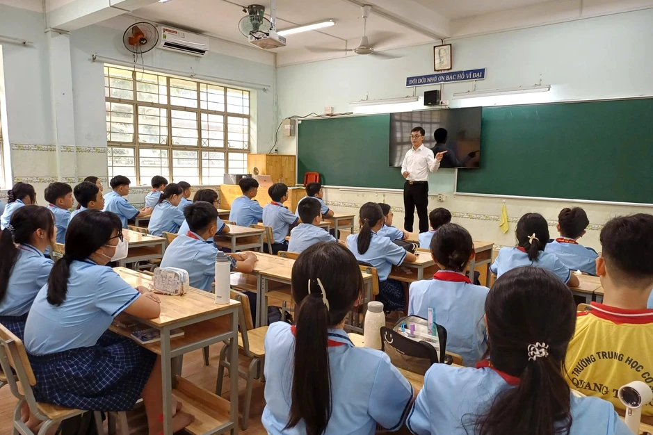 Thầy giáo dành 2 tuần trang trí lớp học tạo bất ngờ cho học sinh Thầy giáo dành 2 tuần trang trí lớp học tạo bất ngờ cho học sinh