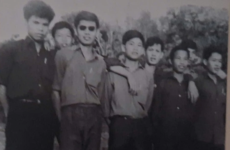 Thầy giáo thương binh, là tiến sĩ ở tuổi 73, rơi nước mắt trong buổi dạy cuối Thầy giáo thương binh, là tiến sĩ ở tuổi 73, rơi nước mắt trong buổi dạy cuối