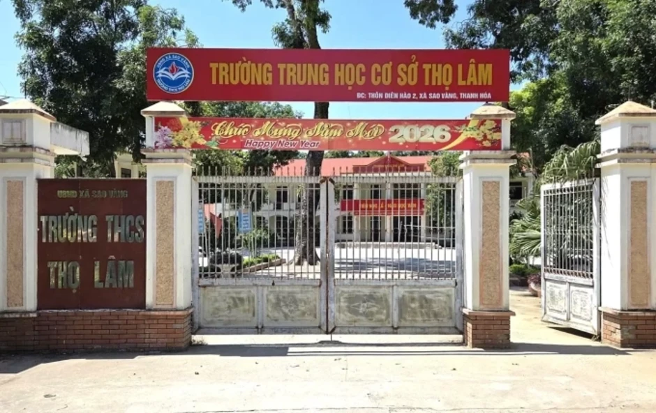 Thầy giáo tiếng Anh mất việc vì 'tuồn' đề thi cho lớp học thêm Thầy giáo tiếng Anh mất việc vì 'tuồn' đề thi cho lớp học thêm