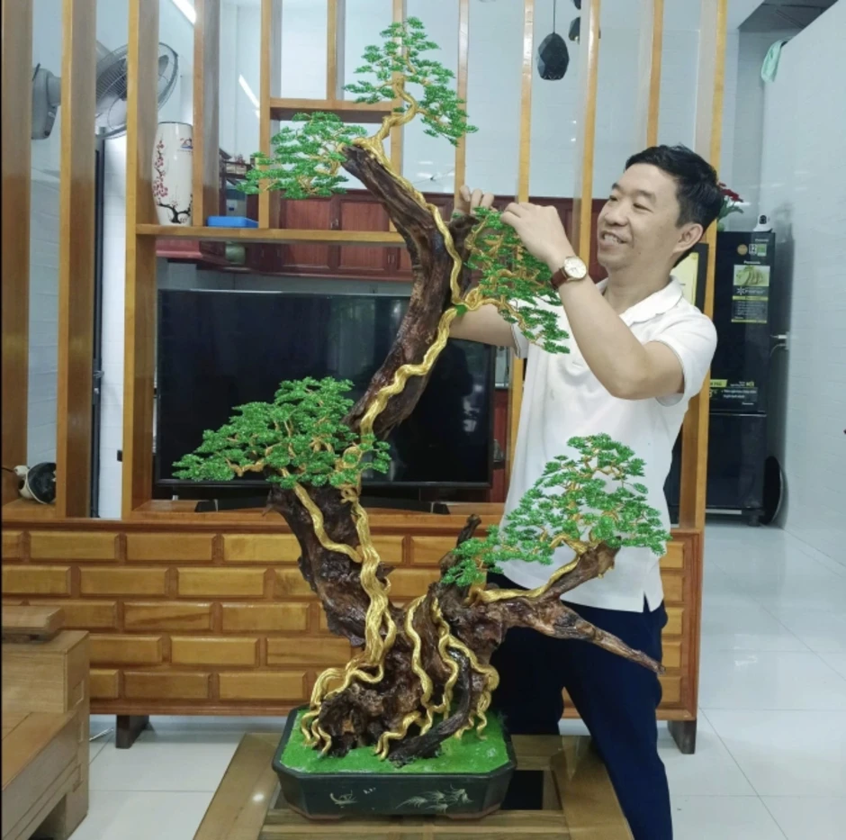 Thầy giáo Toán thu chục triệu đồng mỗi tháng từ bonsai dây nhôm Thầy giáo Toán thu chục triệu đồng mỗi tháng từ bonsai dây nhôm