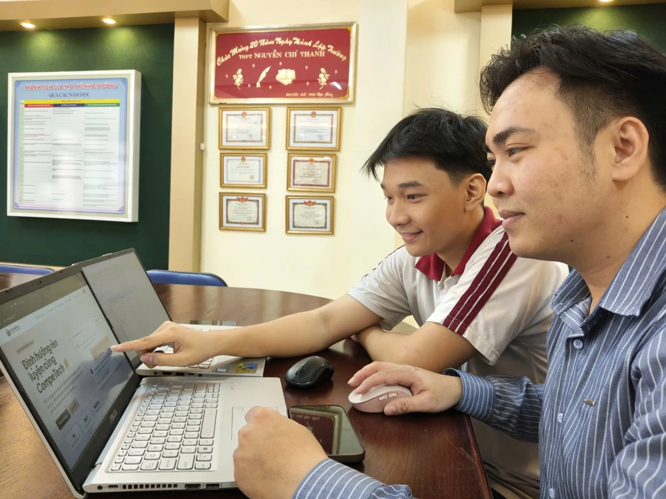 Thầy giáo TPHCM cùng học sinh tạo nền tảng AI đổi mới đánh giá rèn luyện Thầy giáo TPHCM cùng học sinh tạo nền tảng AI đổi mới đánh giá rèn luyện