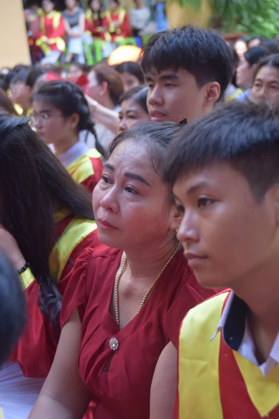 Thầy hiệu trưởng nhắn học trò 'phía trước là bầu trời', trước ngày thi tốt nghiệp THPT Thầy hiệu trưởng nhắn học trò 'phía trước là bầu trời', trước ngày thi tốt nghiệp THPT