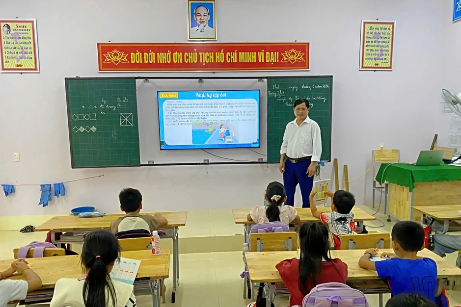 Thầy phó hiệu trưởng xin xuống làm giáo viên vì lý do đặc biệt Thầy phó hiệu trưởng xin xuống làm giáo viên vì lý do đặc biệt