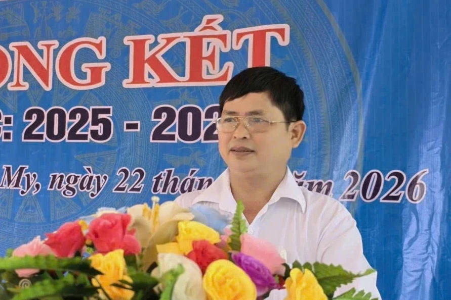 Thầy phó hiệu trưởng xin xuống làm giáo viên vì lý do đặc biệt Thầy phó hiệu trưởng xin xuống làm giáo viên vì lý do đặc biệt
