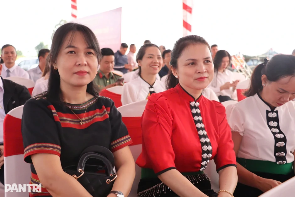 Thầy trò vùng biên hạnh phúc khi ngôi trường mơ ước được khởi công Thầy trò vùng biên hạnh phúc khi ngôi trường mơ ước được khởi công