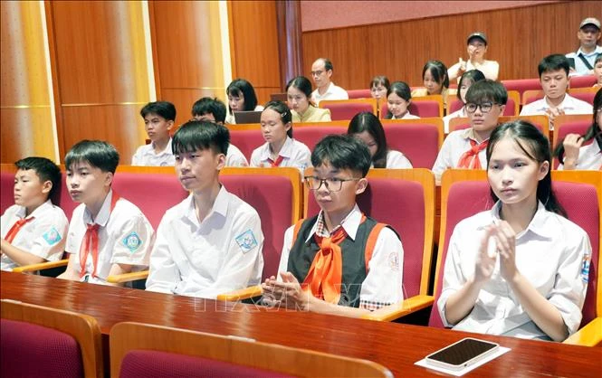 Thế hệ trẻ khát vọng lớn, làm chủ công nghệ và giữ gìn bản sắc Thế hệ trẻ khát vọng lớn, làm chủ công nghệ và giữ gìn bản sắc