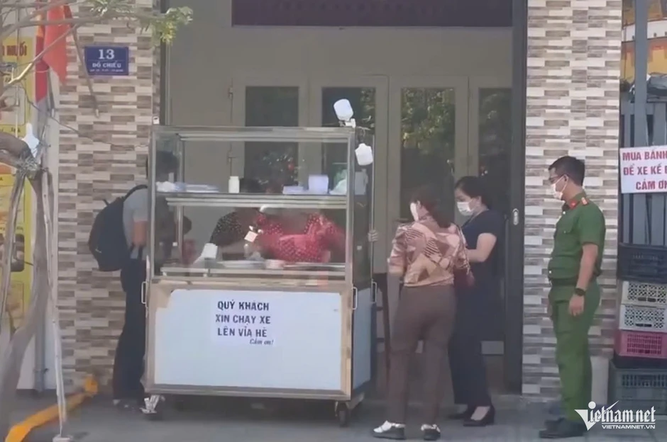 Thêm 48 người nhập viện nghi ngộ độc do ăn bánh mì ở TPHCM Thêm 48 người nhập viện nghi ngộ độc do ăn bánh mì ở TPHCM