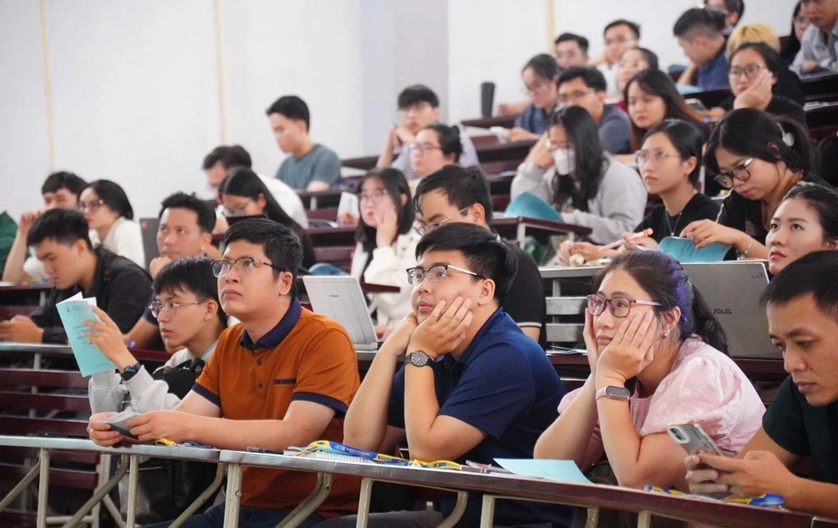 Thêm hình thức đào tạo tiến sĩ 'toàn thời gian' Thêm hình thức đào tạo tiến sĩ 'toàn thời gian'