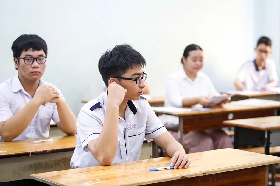 Thi đại trà lớp 10 có mâu thuẫn với tinh thần phổ cập giáo dục? Thi đại trà lớp 10 có mâu thuẫn với tinh thần phổ cập giáo dục?