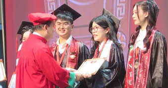 Thi khó, học "trâu": Vì sao sinh viên y dược tốt nghiệp đúng hạn cao?