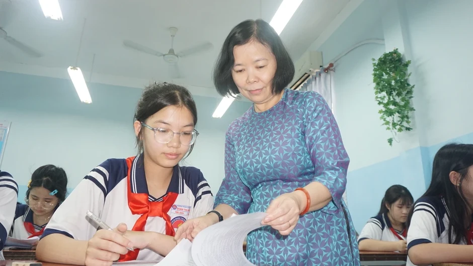 Thi lớp 10 sớm hơn một tuần: Các trường học vừa dạy vừa ôn Thi lớp 10 sớm hơn một tuần: Các trường học vừa dạy vừa ôn