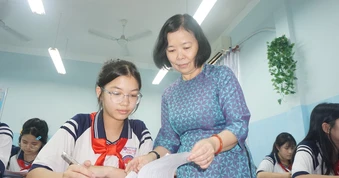 Thi lớp 10 sớm hơn một tuần: Các trường học vừa dạy vừa ôn