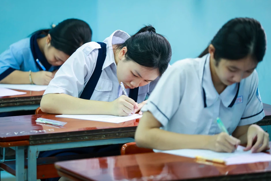 Thi lớp 10 TP.HCM: Đề chính thức môn ngữ văn bàn về 'những sắc màu cảm xúc' Thi lớp 10 TP.HCM: Đề chính thức môn ngữ văn bàn về 'những sắc màu cảm xúc'