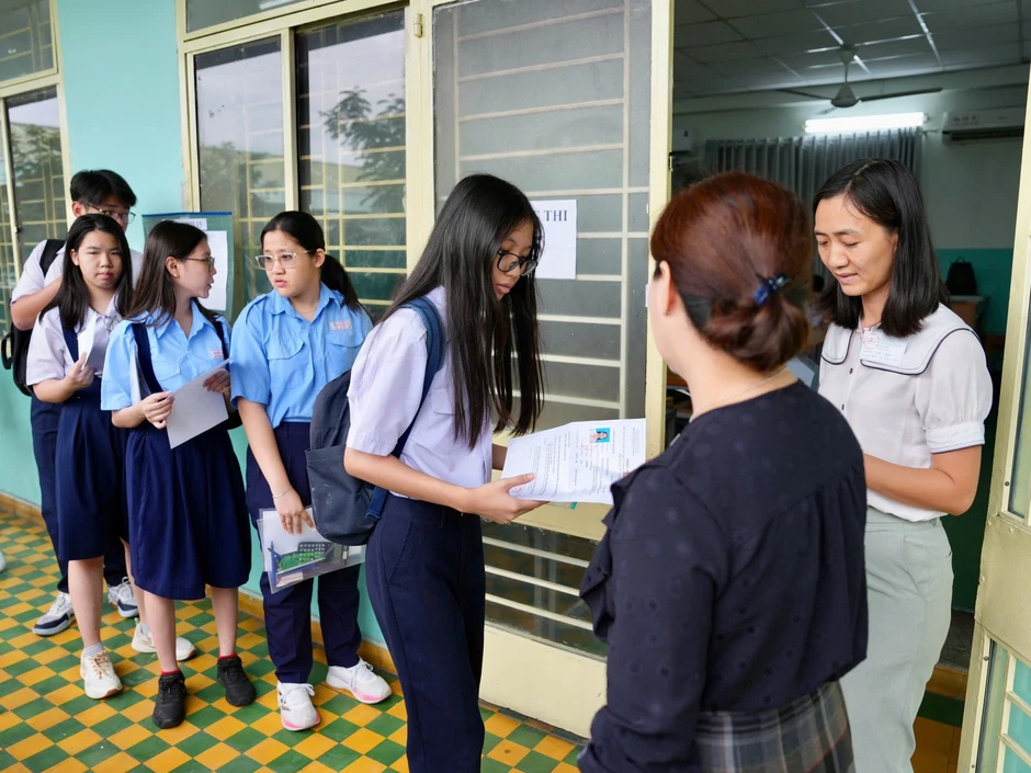 Thi lớp 10 TP.HCM: Khoảng 0,39% thí sinh vắng mặt, Sở GD-ĐT có chỉ đạo các điểm thi Thi lớp 10 TP.HCM: Khoảng 0,39% thí sinh vắng mặt, Sở GD-ĐT có chỉ đạo các điểm thi