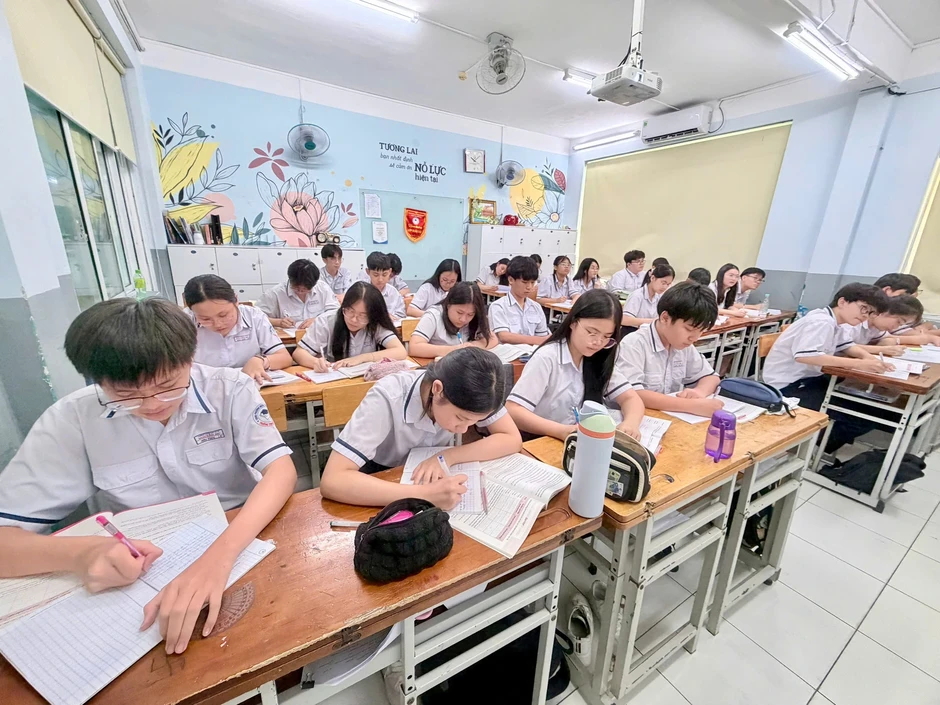 Thi lớp 10: Tỷ lệ chọi trường tốp đầu thấp hơn trường tốp 2, có nên đổi nguyện vọng? Thi lớp 10: Tỷ lệ chọi trường tốp đầu thấp hơn trường tốp 2, có nên đổi nguyện vọng?